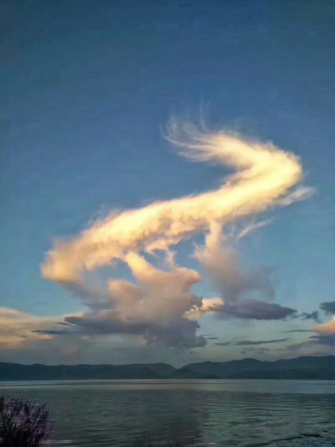 山竹登陸華南沿海，飛龍出現大理上空，「神雲奇觀」千年難得一見_網易